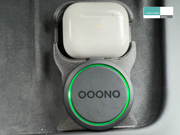 AirPods holder til den induktive opladningsholder i Teslaen med OOONO monteringsmulighed