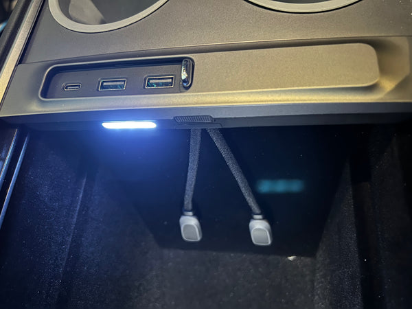 Tesla Model 3 / Y - USB-hub-dockingstation med lys
