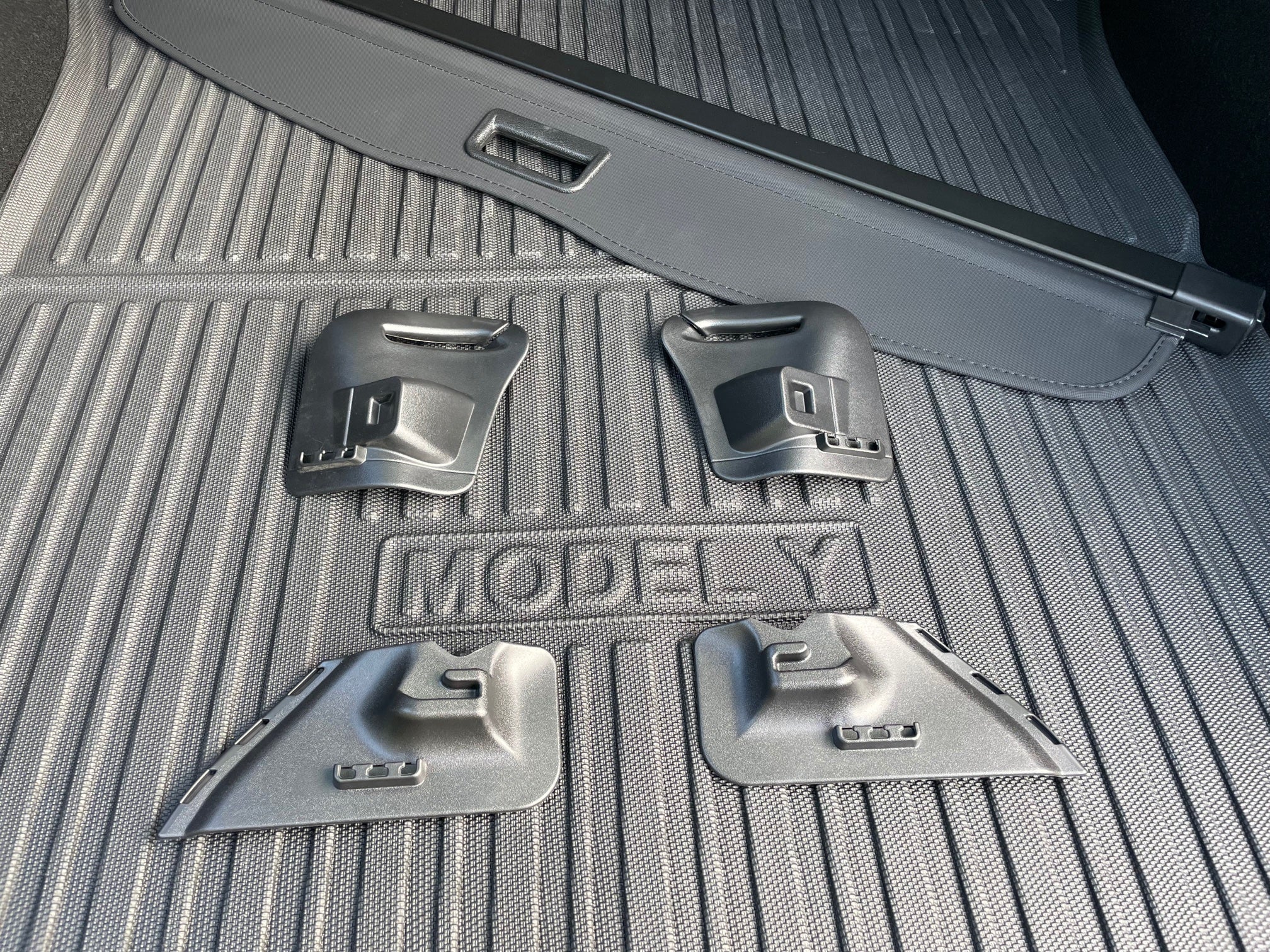 Tesla Model Y bagagerumsrullegardin - hattehylde / bagagerumsdæksel ka –  E-Mobility Shop